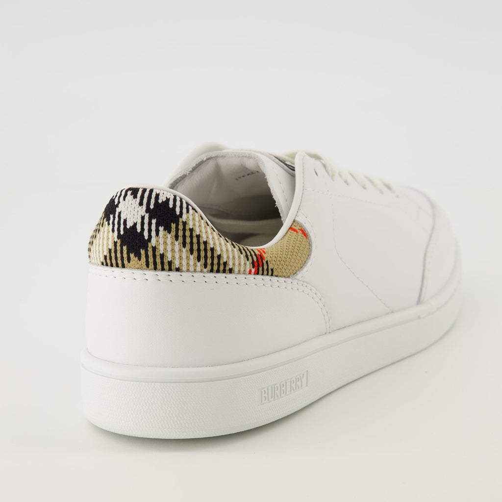 Bilde av hvite lær sneakers fra Burberry for kvinner - Sesong Vår-Sommer 2026 - Topp detaljvisning