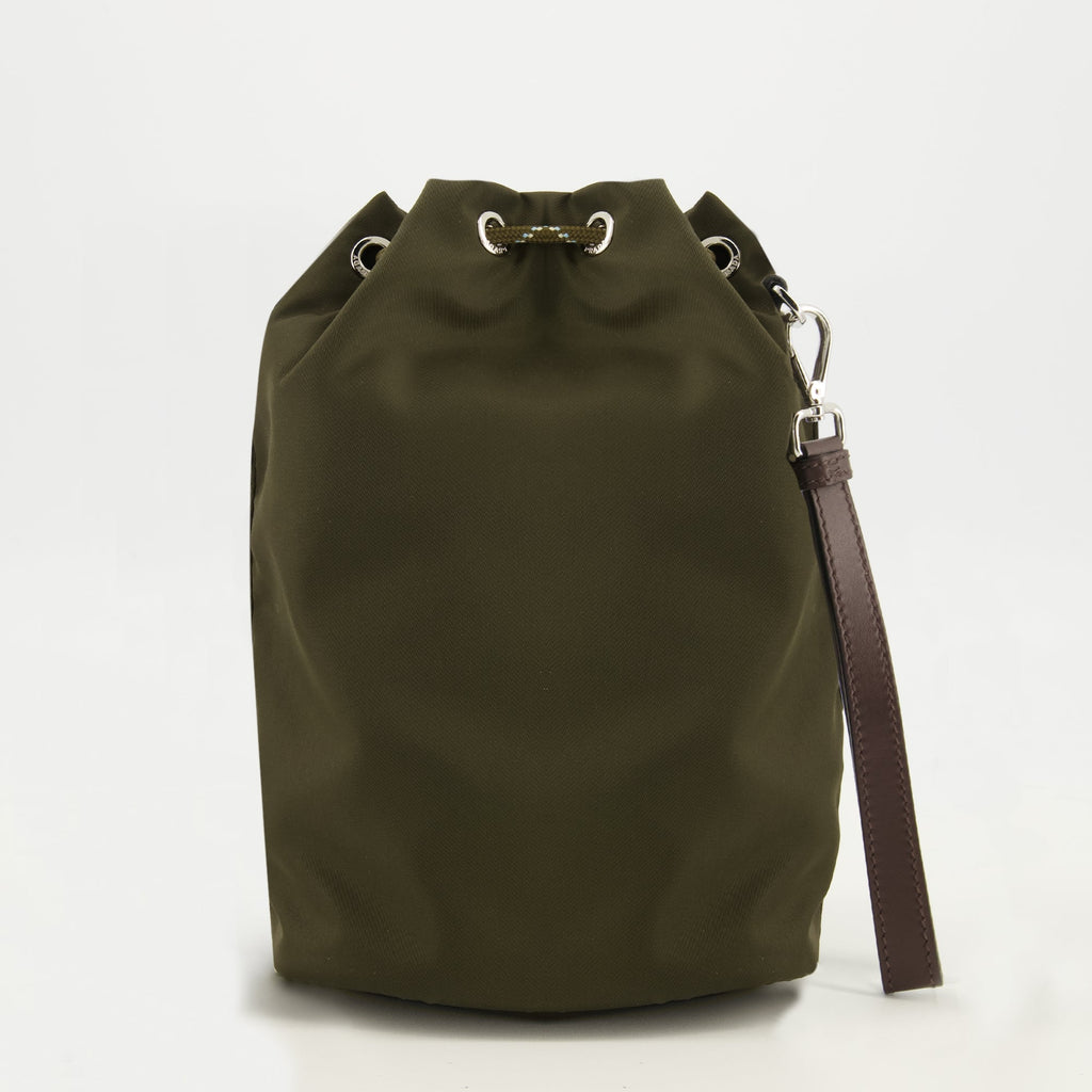 Image de la Pochette Speedrock en Re-Nylon Kaki par Prada pour Hommes - Saison Printemps-Été 2026 - Vue Arrière