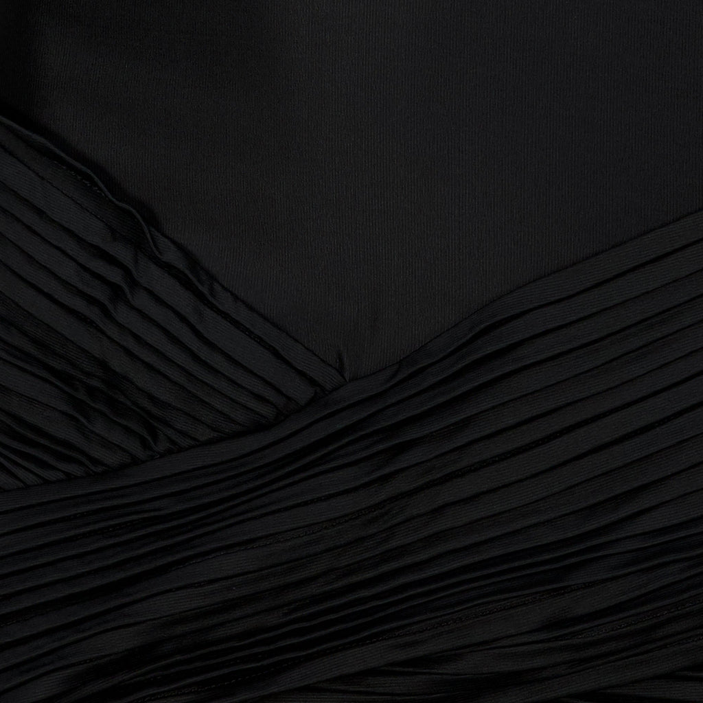 Robe noire à fronces
