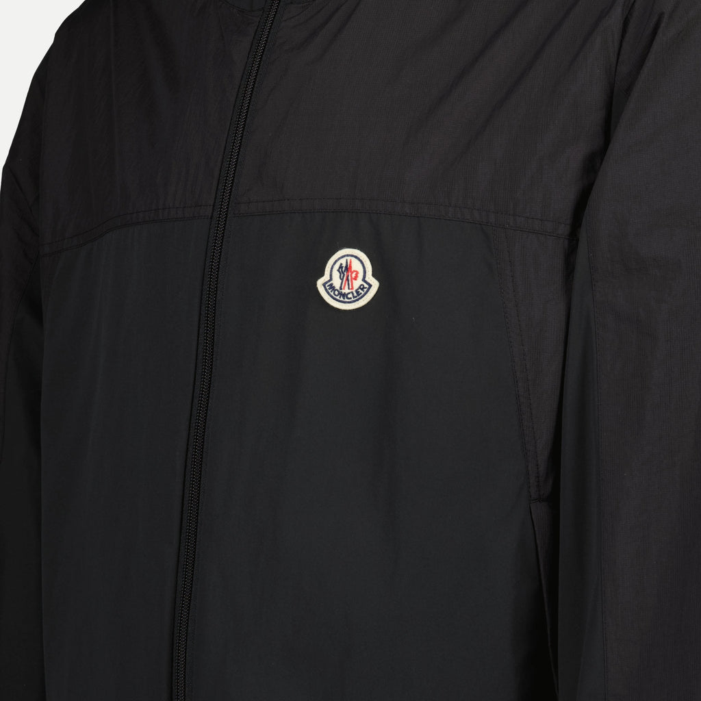 Imagem da jaqueta preta Kona da Moncler para unissexo - Temporada Outono-Inverno 2024 - Detalhe Vista 1