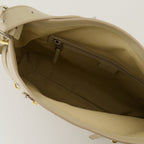 Bild einer mittelgroßen Beuteltasche aus beigem Leder von Givenchy für Frauen - Saison Frühling-Sommer 2025 - Detailansicht 2
