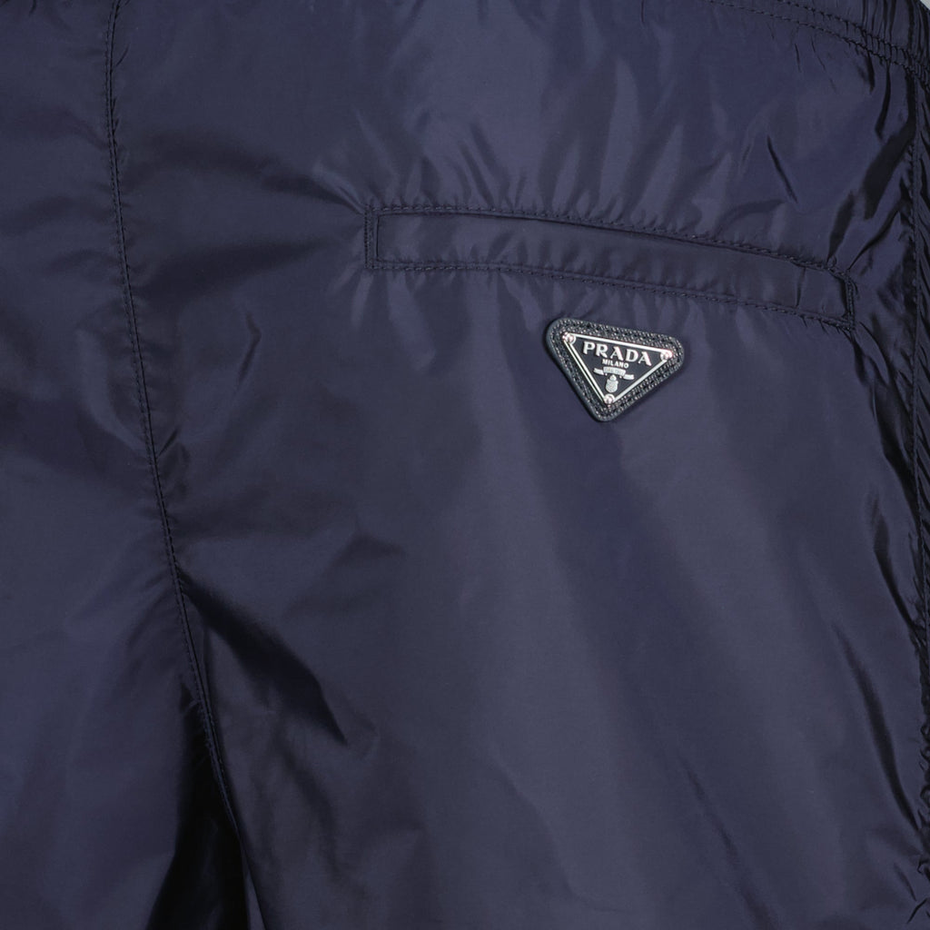 프라다 수영 반바지 - 리나일론 블랙 이미지 - 남성용 - 시즌 봄-여름 2026 - 디테일 보기 1