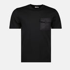 Imagem da T-shirt de bolso com monograma preta da Moncler para Homens - Temporada Primavera-Verão 2025 - Vista Frontal