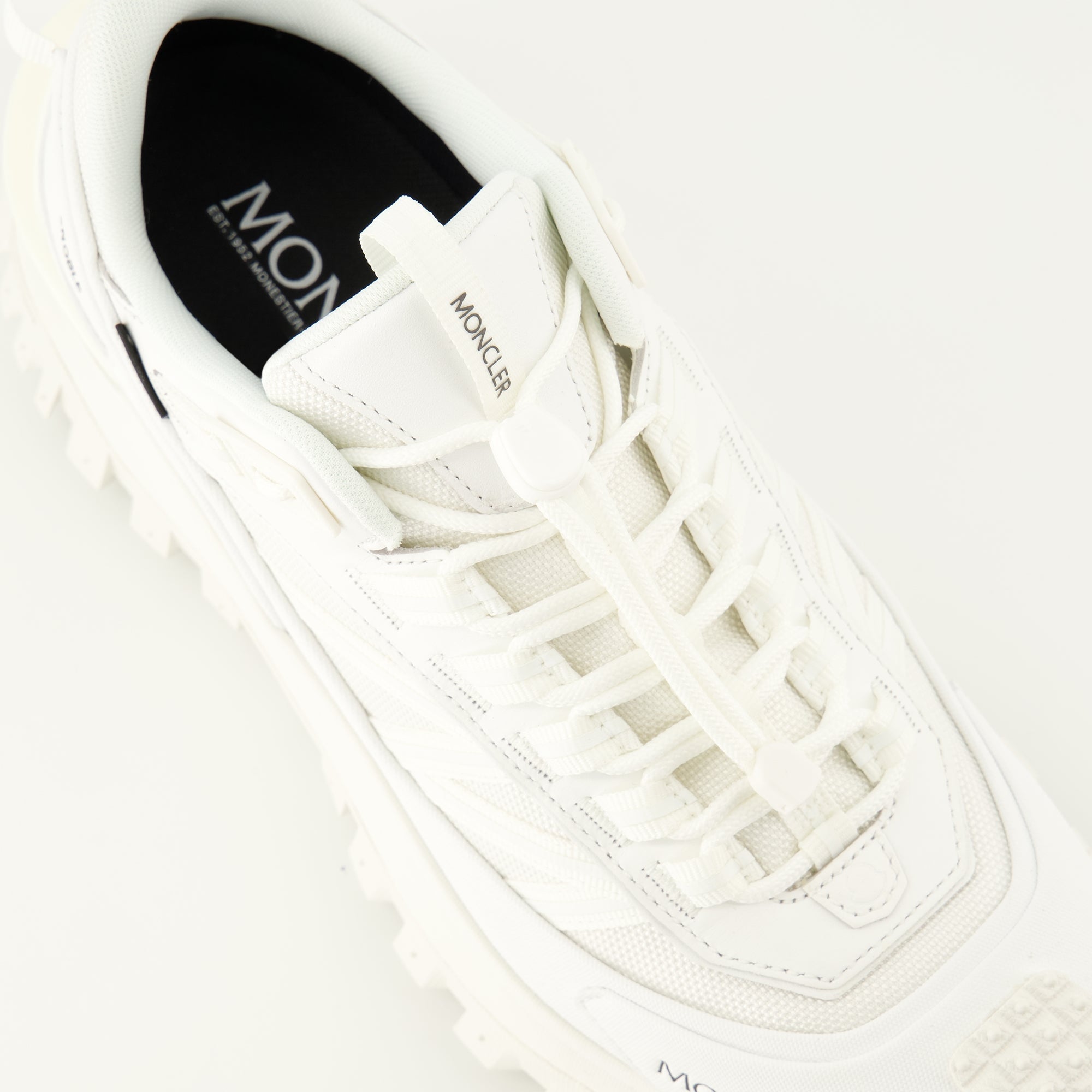 モンクレールの男子用トレイルグリップ GTX スニーカーの画像 - シーズン 2026 年春夏 - 上部詳細ビュー