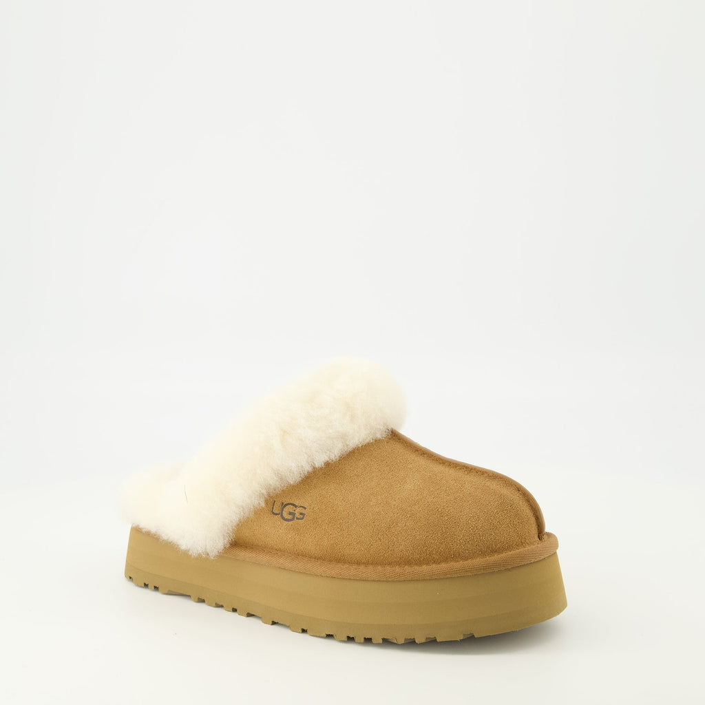 Image of Mules Disquette Marron by Ugg for Women - Season Spring-Summer 2026 - Front Right Three-Quarter View