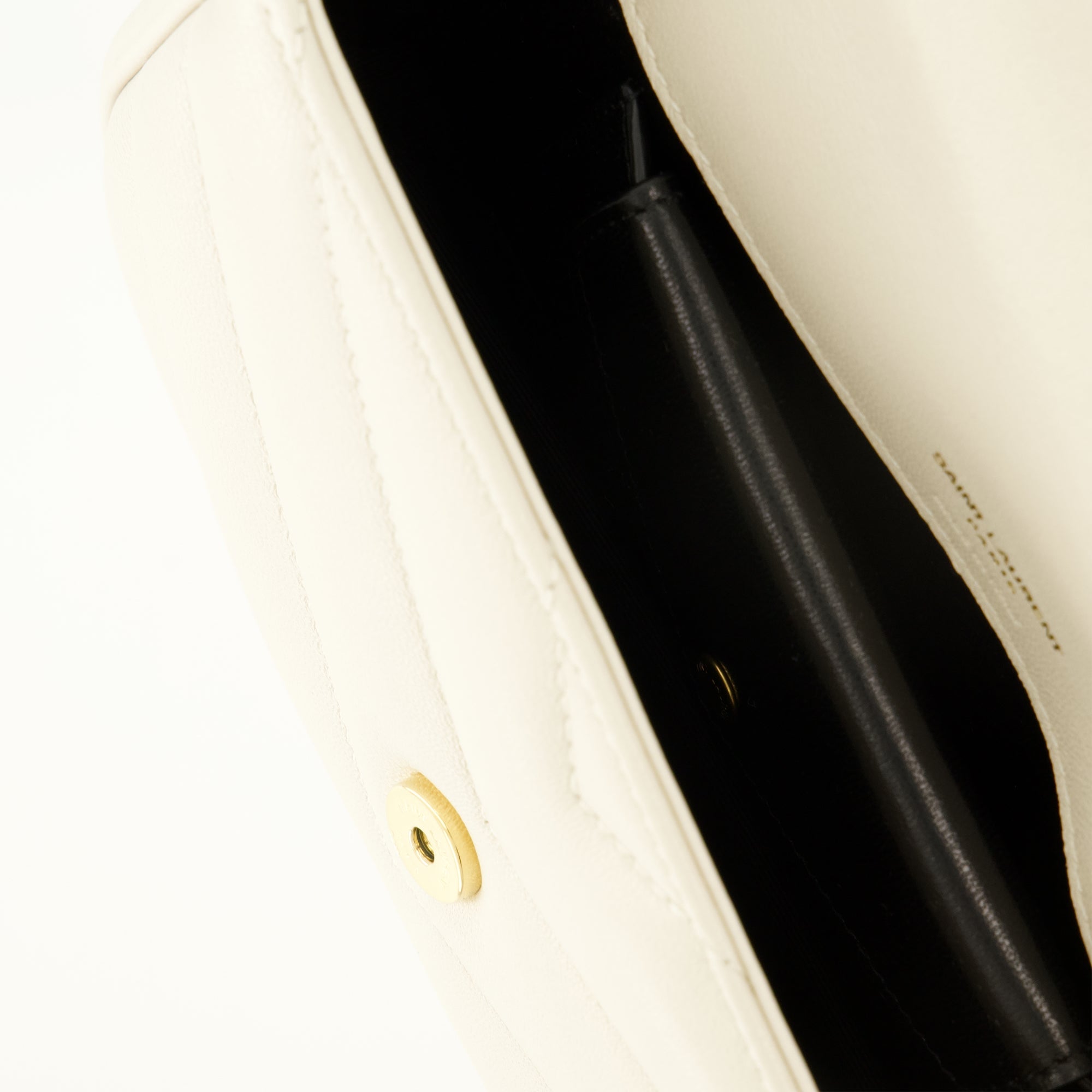 여성을 위한 생 로랑의 루루 미니 화이트 이미지 - 시즌 봄-여름 2026 - 상세 보기 2