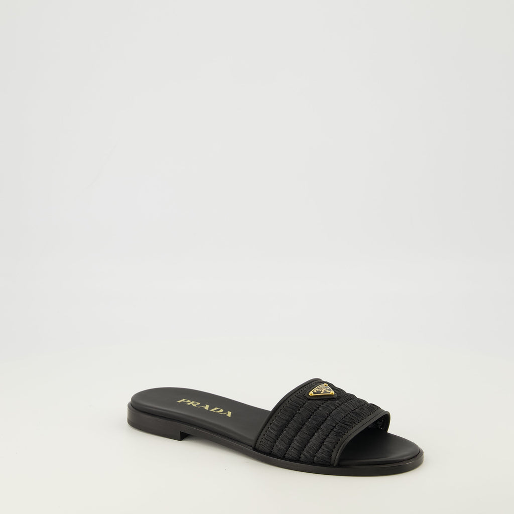 プラダの女性用かぎ針編みミュールの画像 - シーズン春夏2026 - 前右三分の一ビュー
