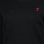 Image du pull noir Ami de Coeur par Ami PARIS pour femmes - Saison Automne-Hiver 2025 - Vue de détail du produit 3