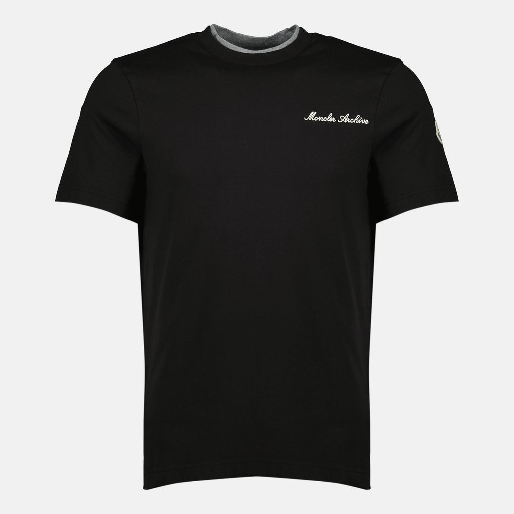 モンクレールの男性用刺繍ロゴブラックTシャツの画像 - シーズン春夏2026 - 前面ビュー