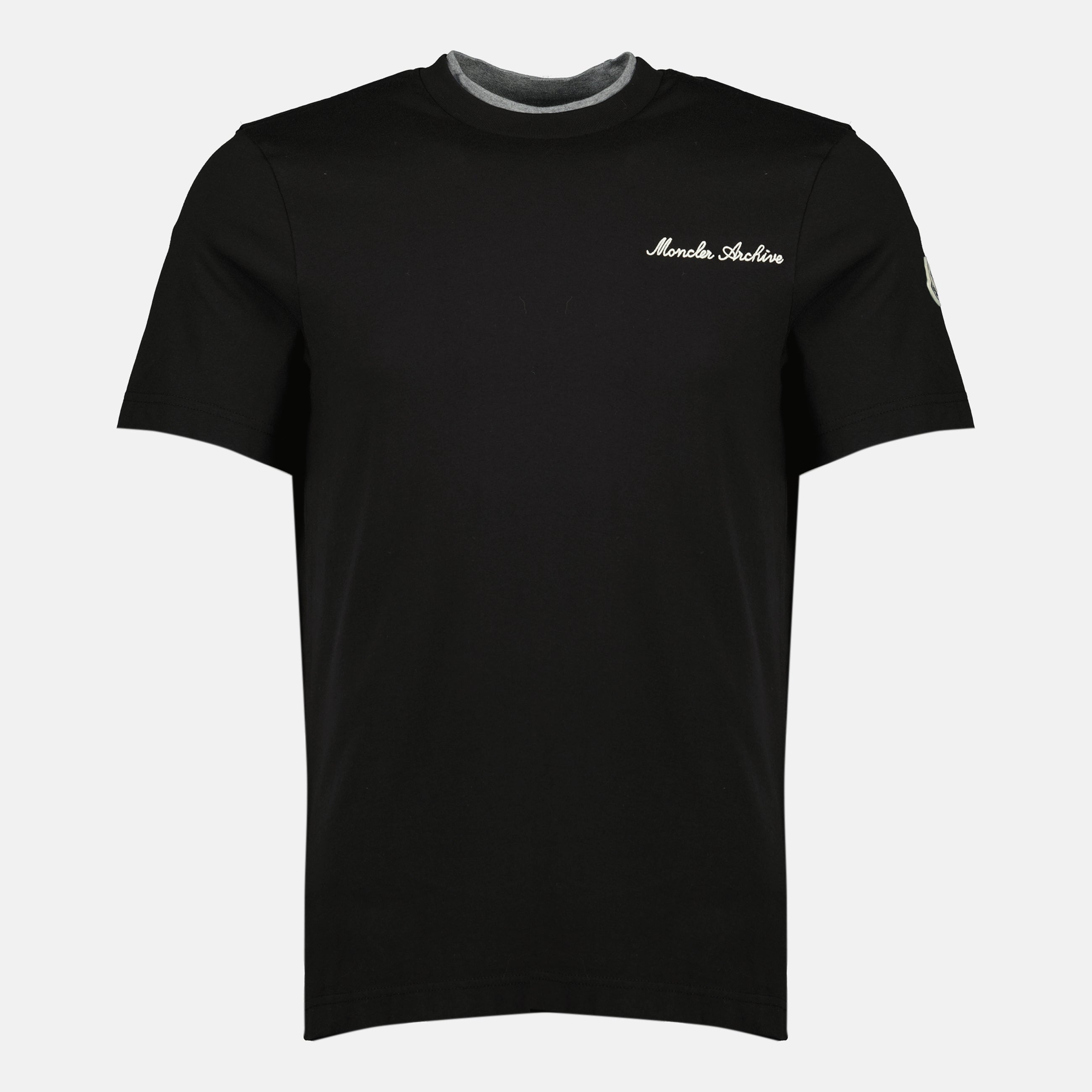 モンクレールの男性用刺繍ロゴブラックTシャツの画像 - シーズン春夏2026 - 前面ビュー