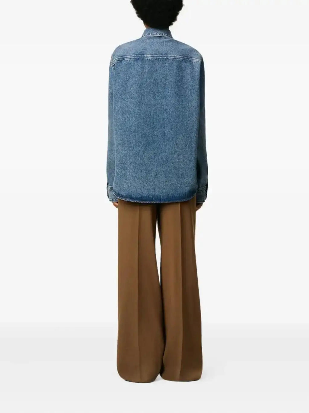 Image de la Chemise en Denim Ami de Coeur par Ami PARIS pour Unisexe - Saison Automne-Hiver 2025 - Vue Modèle 3