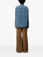 Image de la Chemise en Denim Ami de Coeur par Ami PARIS pour Unisexe - Saison Automne-Hiver 2025 - Vue Modèle 3