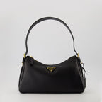 Immagine di una borsa in pelle Prada per donne - Stagione Autunno-Inverno 2025 - Vista frontale