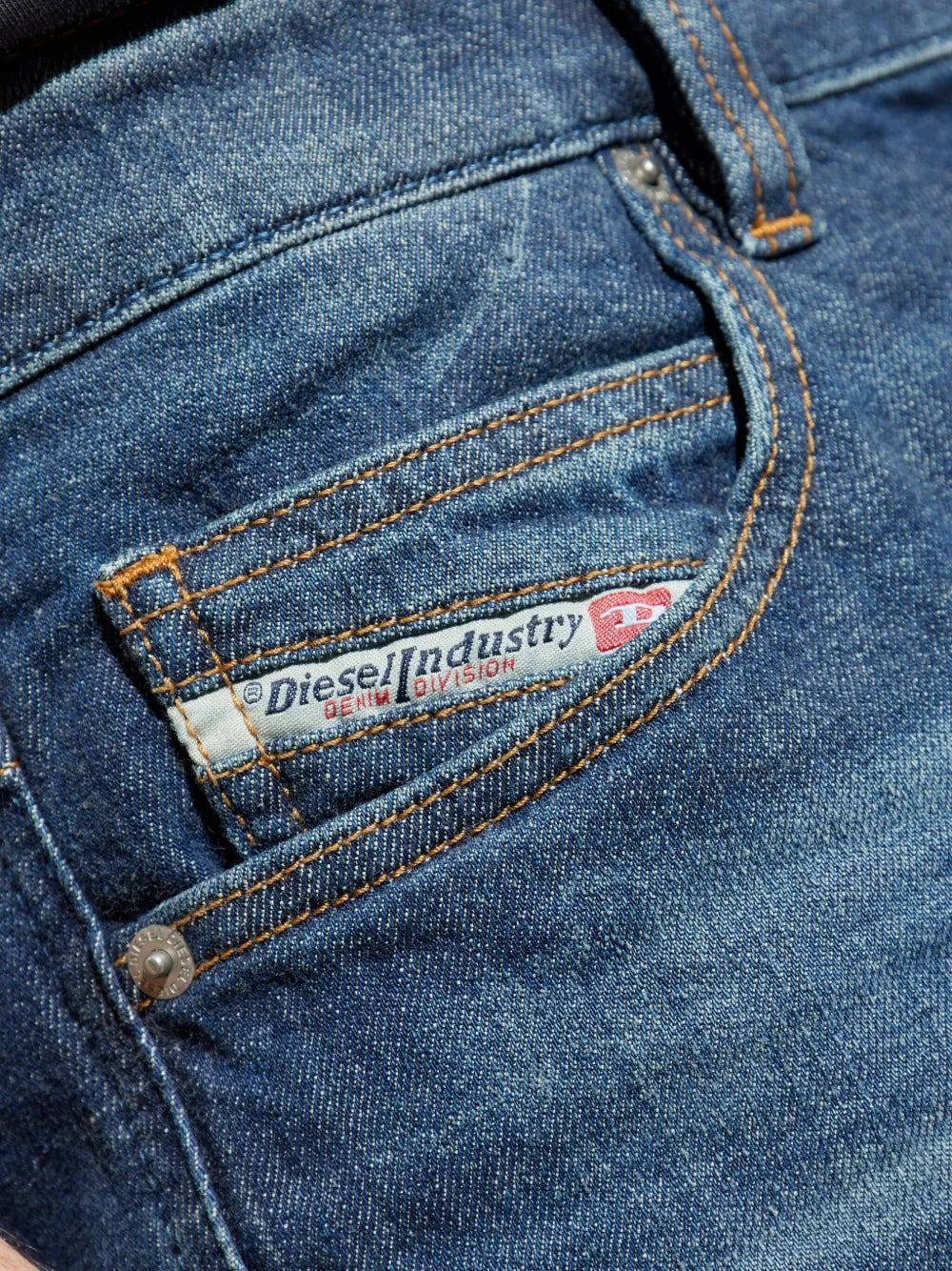 Imagem de Jean D-Vyl 1993 da Diesel para Homens - Temporada Outono-Inverno 2025 - Vista do Modelo 4