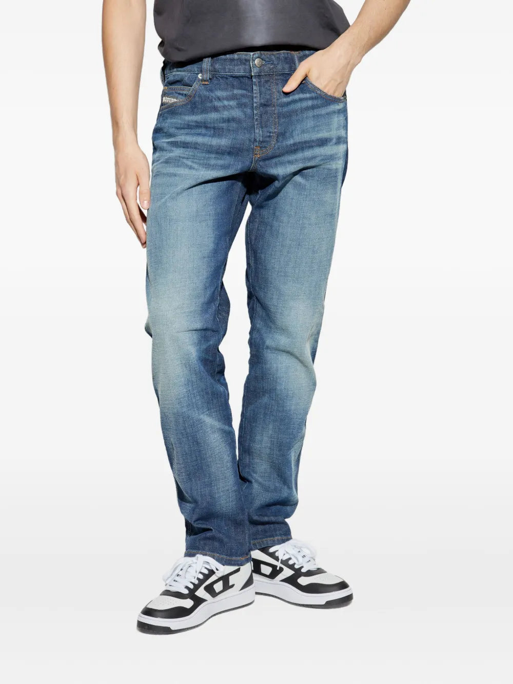 Imagem de Jean D-Vyl 1993 da Diesel para Homens - Temporada Outono-Inverno 2025 - Vista do Modelo 2