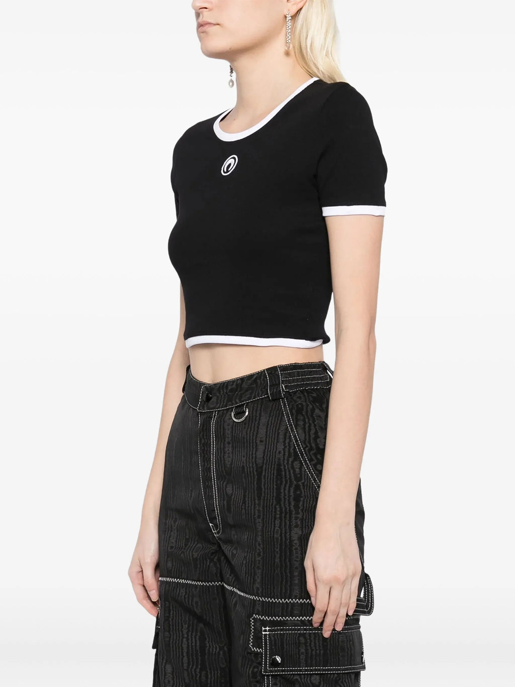 Image du Moon Noir Crop Top de Marine Serre pour femmes - Saison Automne-Hiver 2025 - Vue du modèle 2