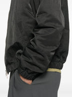 남성을 위한 Ami PARIS의 Zipped Jacket AMI de Coeur 이미지 - 2025년 가을-겨울 시즌 - 모델 보기 4