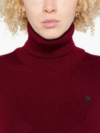 Image du Pull Ami de coeur par Ami PARIS pour Femmes - Saison Automne-Hiver 2025 - Vue du modèle 4