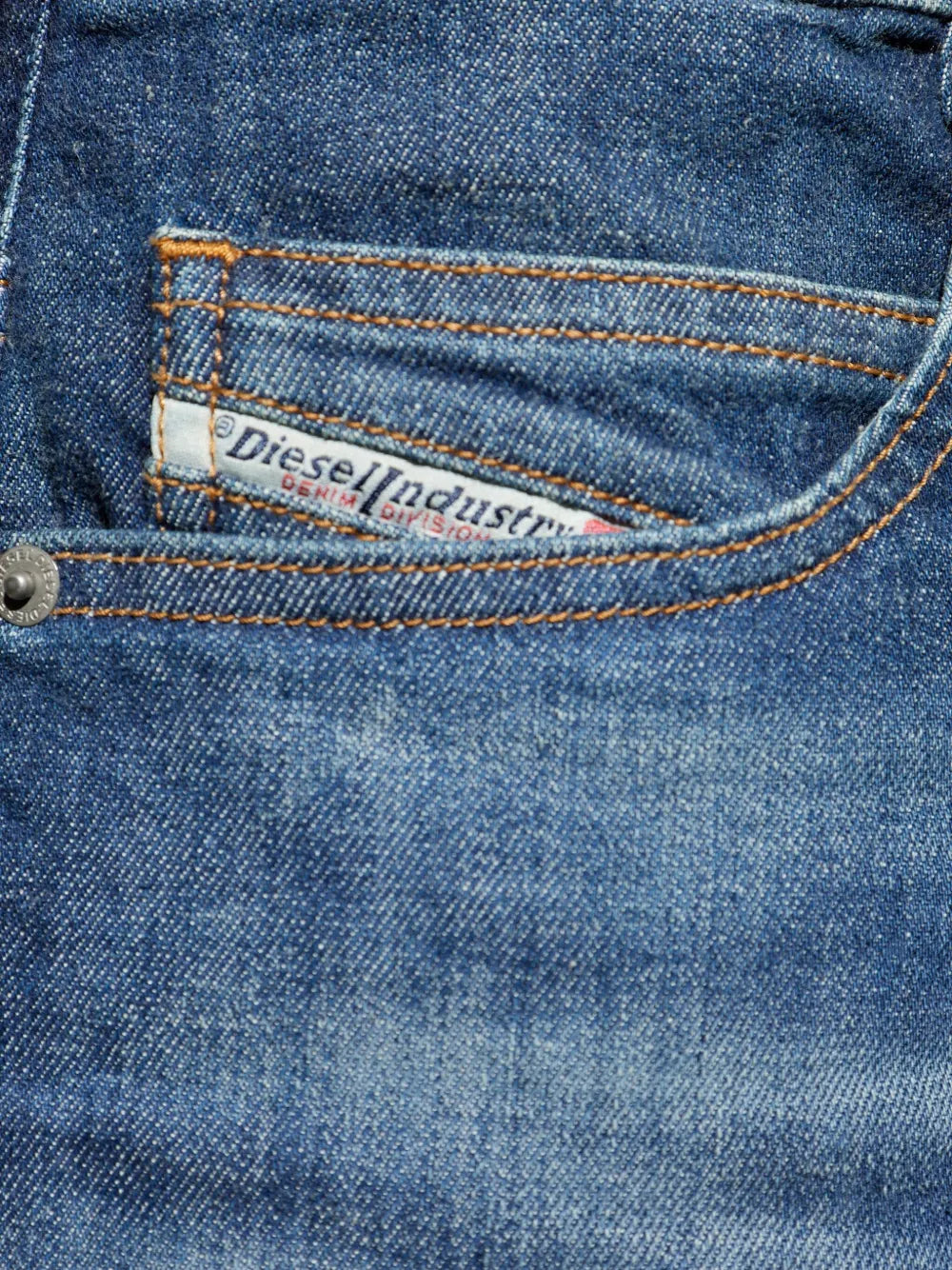 Imagen de Jean D-Vyl 1993 de Diesel para Hombres - Temporada Otoño-Invierno 2025 - Vista del modelo 4