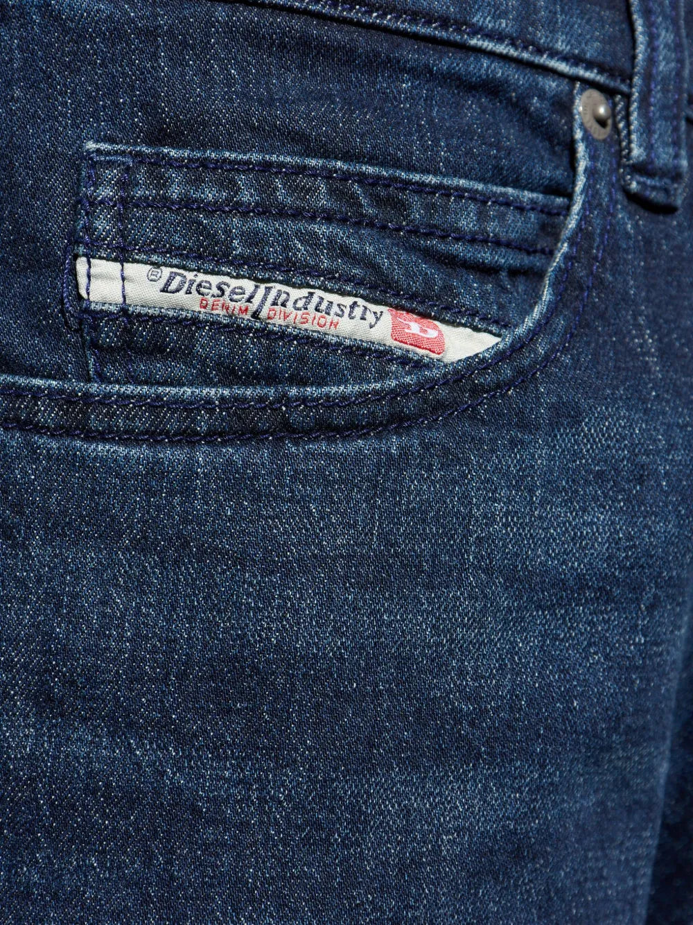 Imagen de Jean D-Vyl 1993 de Diesel para hombres - Temporada Otoño-Invierno 2025 - Vista del modelo 4