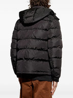 Immagine della giacca in piuma Maya di Moncler per uomini - Stagione Autunno-Inverno 2025 - Vista dettagli 6