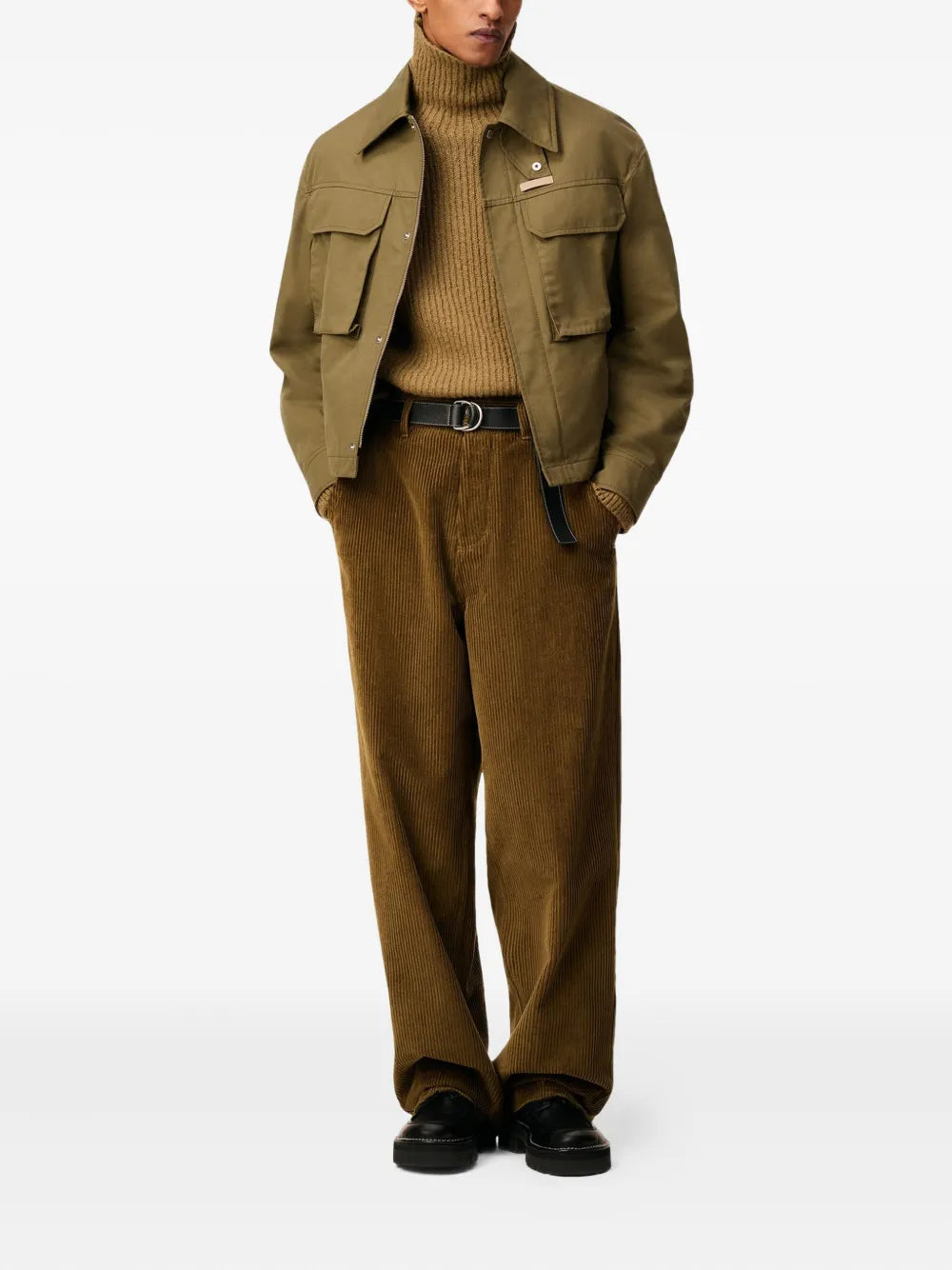 Ami PARISの作業ジャケットKakiの画像、ユニセックス用 - 2025年秋冬シーズン - モデルビュー1