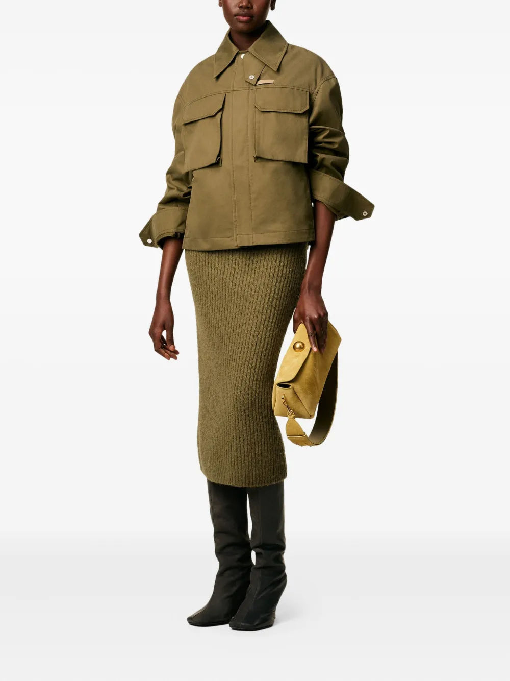 Ami PARISの作業ジャケットKakiの画像、ユニセックス用 - 2025年秋冬シーズン - モデルビュー2