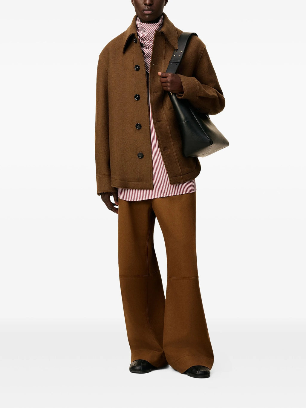 Immagine della giacca camicia in lana marrone di Ami PARIS per unisex - Stagione Autunno-Inverno 2025 - Vista modello 2