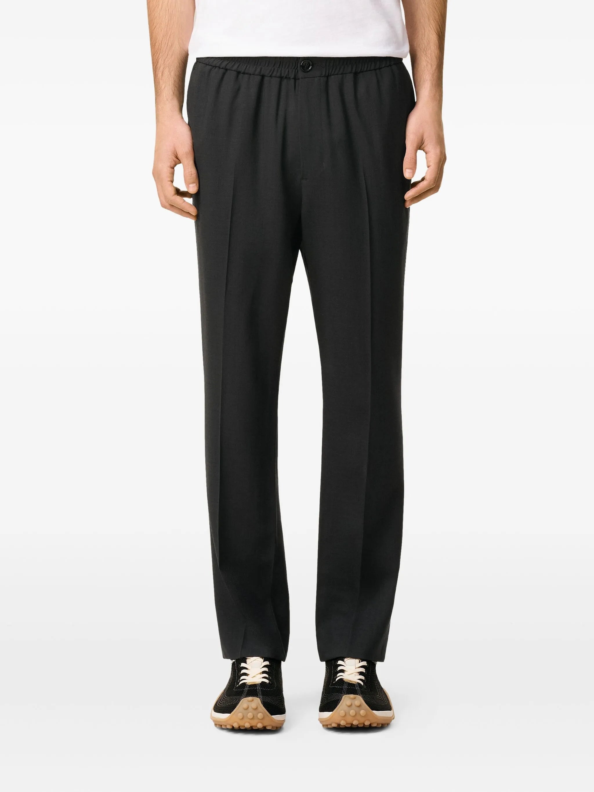 Bilde av svarte ullbukser fra Ami PARIS for menn - Sesong Høst-Vinter 2025 - Modellvisning 4