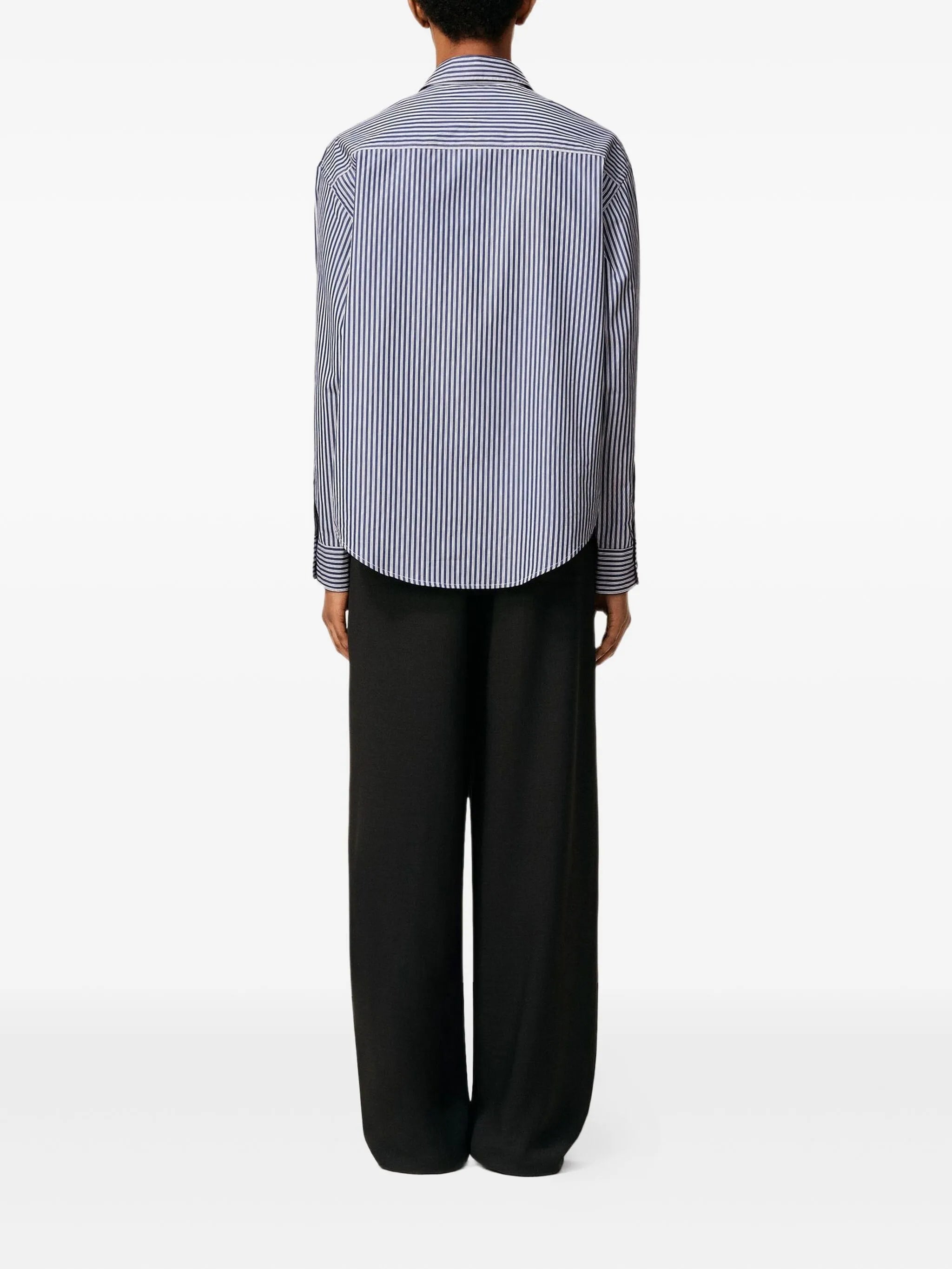 Image de chemise rayée par Ami PARIS pour unisexe - Saison Automne-Hiver 2025 - Vue modèle 1