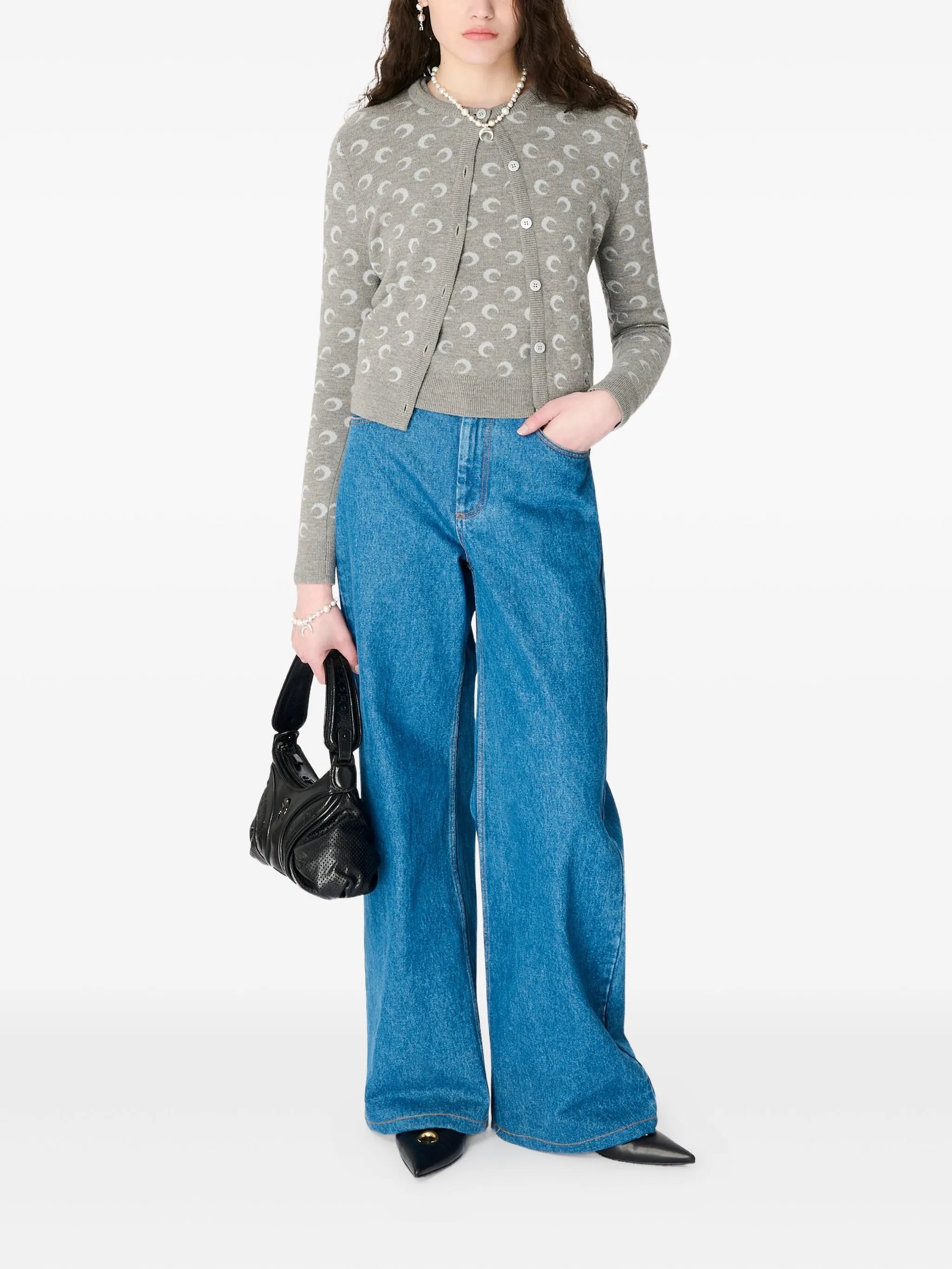 Marine Serre의 여성용 울 카디건 문 이미지 - 2025년 가을-겨울 시즌 - 모델 보기 1