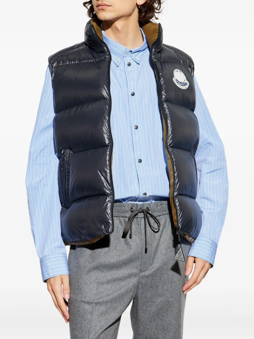 Image du Gilet Noir Lipsi de Moncler pour Hommes - Saison Automne-Hiver 2025 - Vue du modèle 2