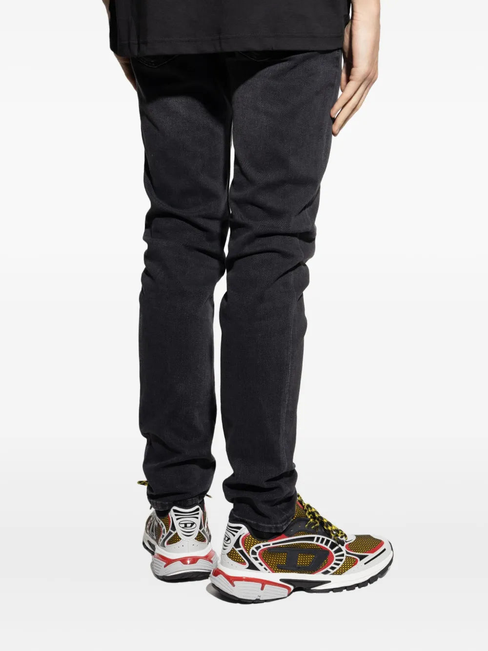 Image de Jean Sleenker 1979 par Diesel pour Hommes - Saison Automne-Hiver 2025 - Vue du modèle 3