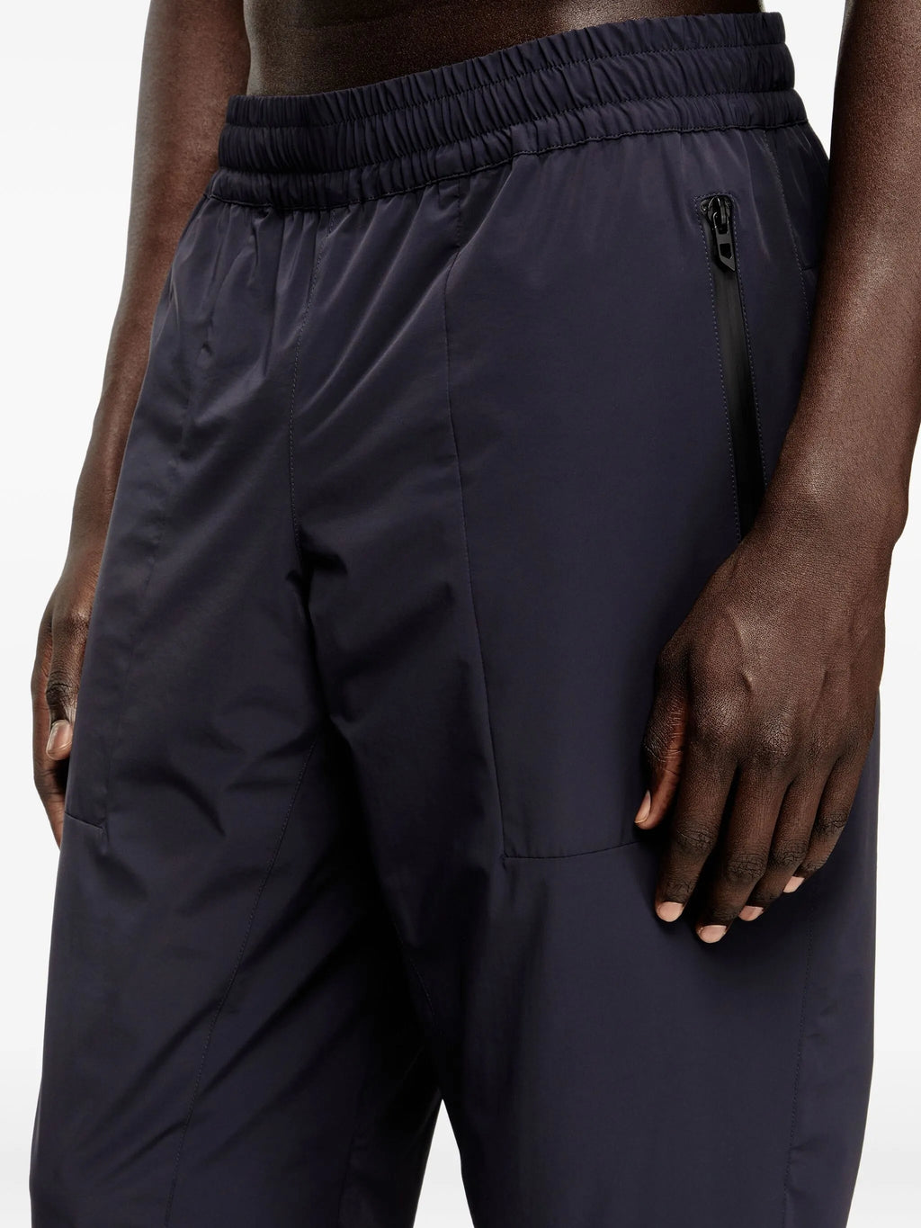 Immagine dei Pantaloni P-Ardo di Diesel per uomini - Stagione Autunno-Inverno 2025 - Vista modello 3