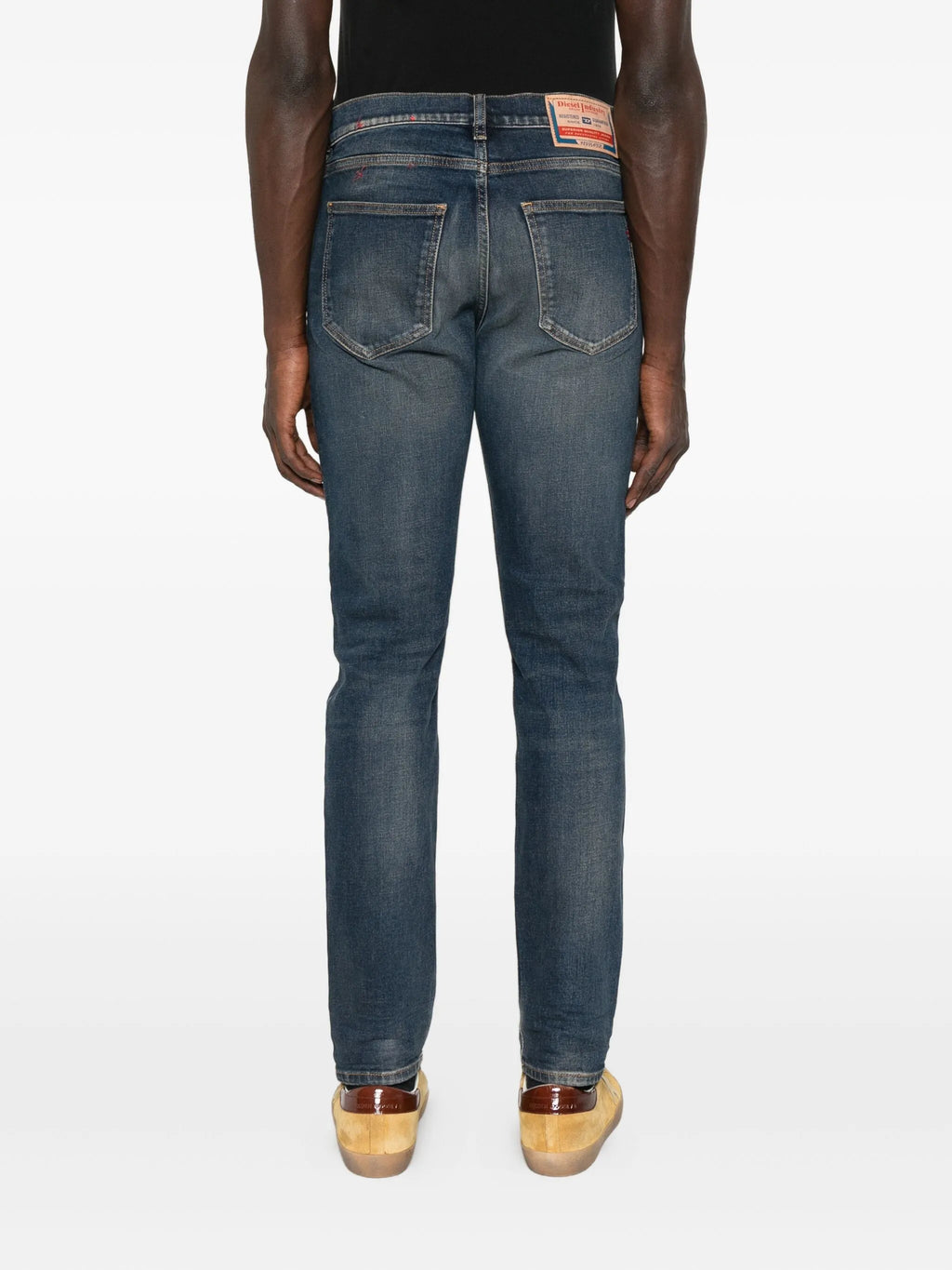 Imagem dos jeans em denim D-Strukt 2019 L32 da Diesel para homens - Temporada Outono-Inverno 2025 - Vista do modelo 3