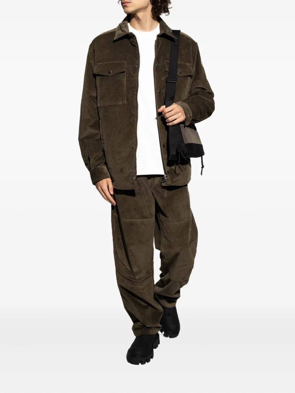 Image de la veste matelassée Ambroisie Kaki par Moncler pour homme - Saison Automne-Hiver 2025 - Vue modèle 1