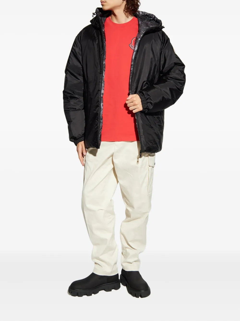 Imagen de la chaqueta de plumas reversible Aubepine de Moncler para hombres - Temporada Otoño-Invierno 2025 - Vista del modelo 1