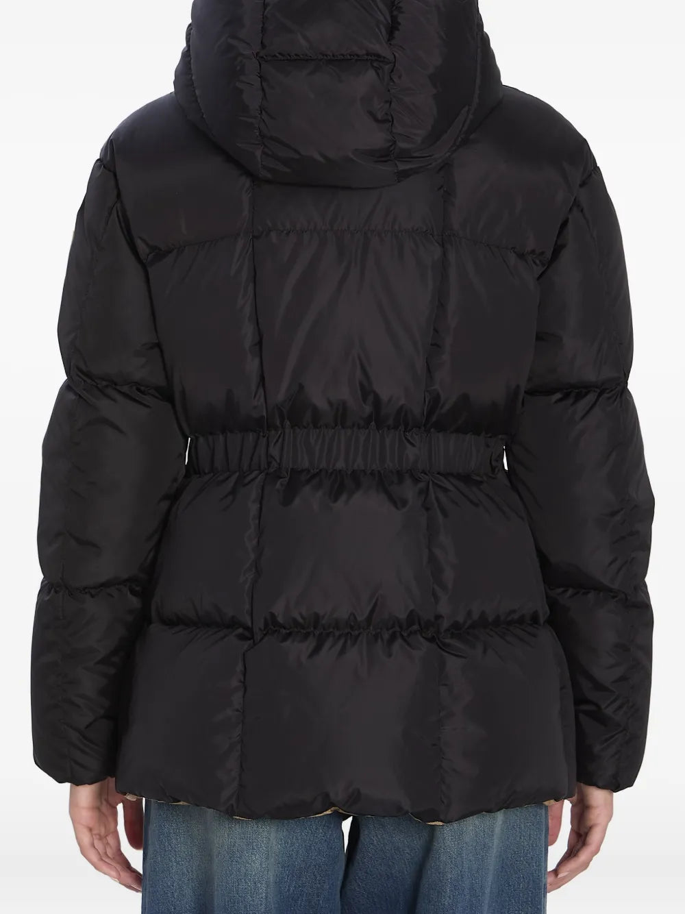 Image de la doudoune noire Agneux de Moncler pour femmes - Saison Automne-Hiver 2025 - Vue modèle 3