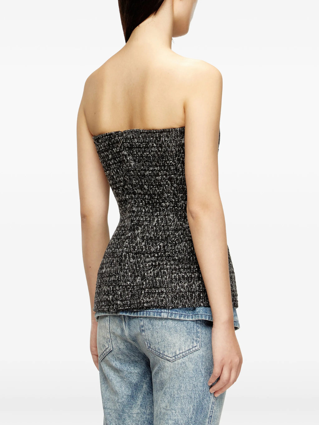 Immagine di una T-shirt grigia di Diesel per donne - Stagione Autunno-Inverno 2025 - Vista modello 3