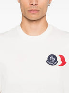 Immagine della T-shirt con logo Tricolore di Moncler per uomo - Stagione Autunno-Inverno 2025 - Vista del modello 3