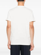Immagine della T-shirt con logo Tricolore di Moncler per uomo - Stagione Autunno-Inverno 2025 - Vista del modello 2