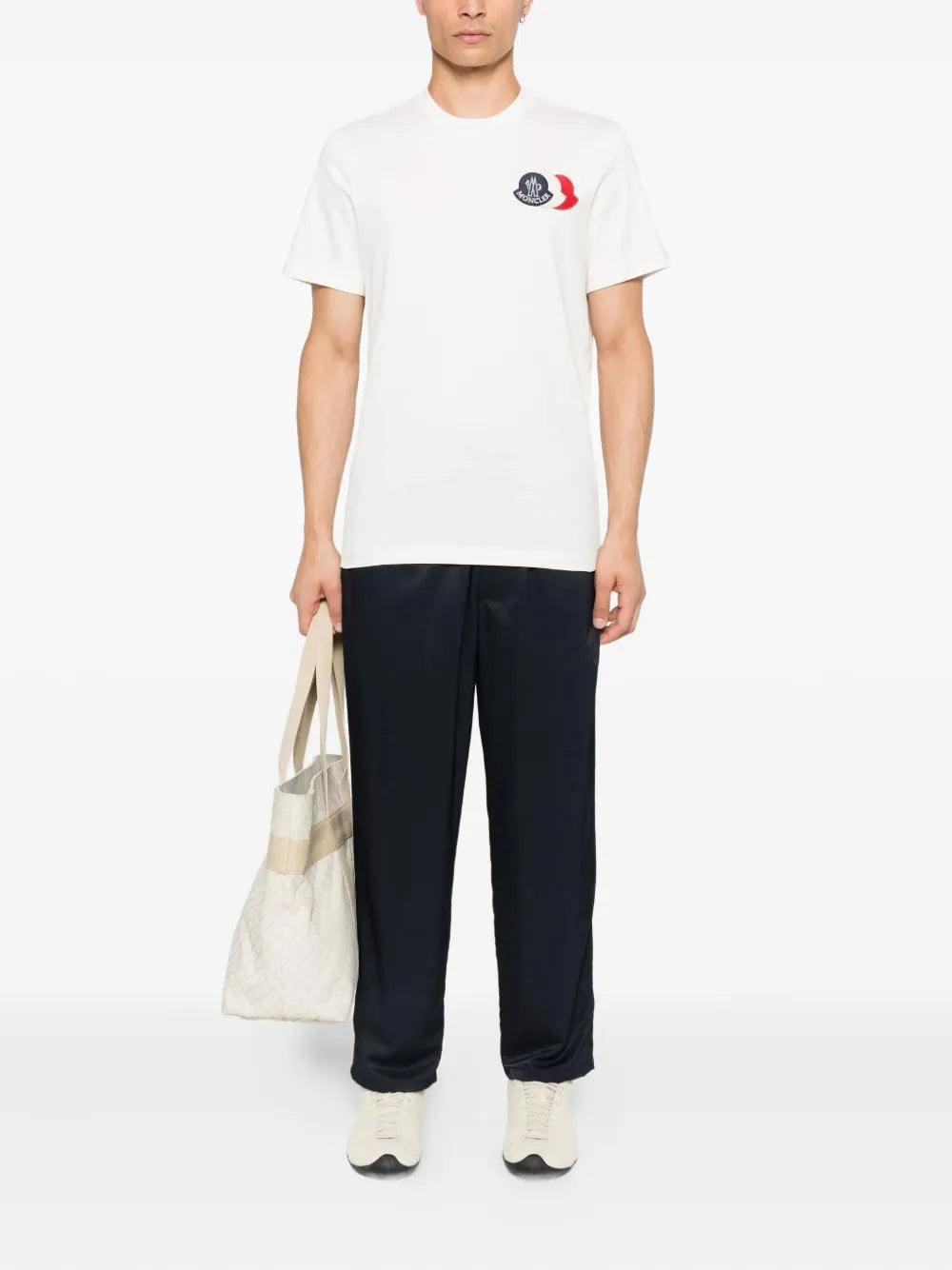 Immagine della T-shirt con logo Tricolore di Moncler per uomo - Stagione Autunno-Inverno 2025 - Vista del modello 1
