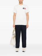 Immagine della T-shirt con logo Tricolore di Moncler per uomo - Stagione Autunno-Inverno 2025 - Vista del modello 1