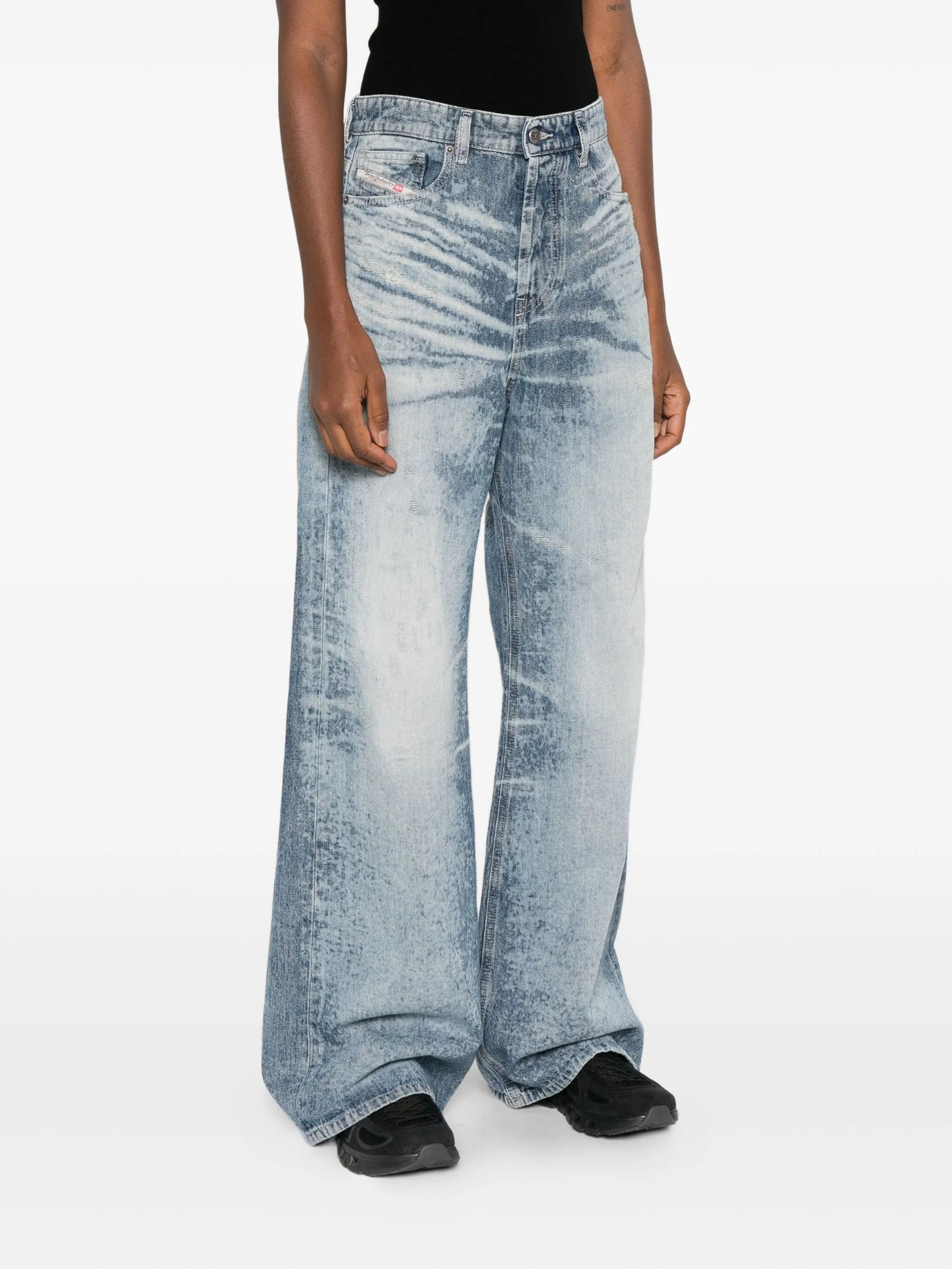 Image of Jeans D-Sire-Fsh 1996 by Diesel for Women - Season Autumn-Winter 2025 - Model view 2