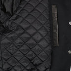 Immagine della giacca bomber nera bimateriale di Givenchy per uomini - Stagione Primavera-Estate 2026 - Vista dettaglio prodotto 3
