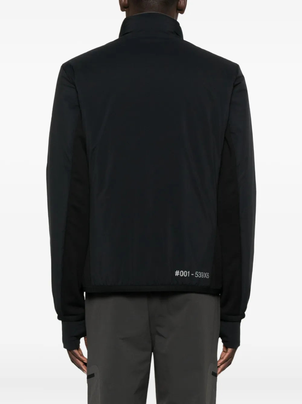 Imagen de la chaqueta Araripe de Moncler Grenoble para hombres - Temporada Otoño-Invierno 2025 - Vista del modelo 3