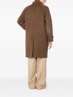 Imagen de abrigo de lana marrón de Officine Générale para hombres - Temporada Otoño-Invierno 2025 - Vista de modelo 2
