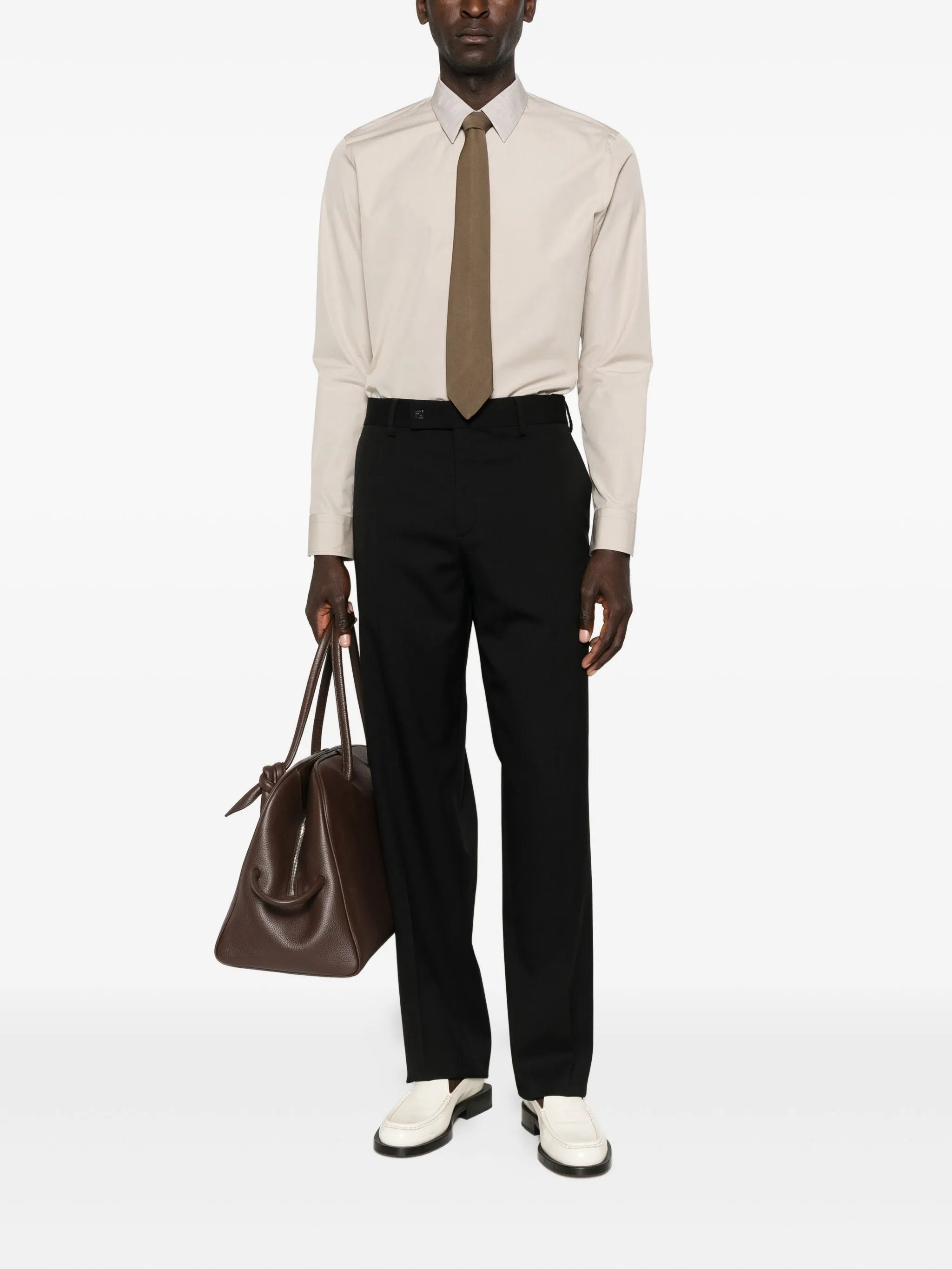 Image of Pantalon en Laine Noir by Fendi for Men - Season Autumn-Winter 2025 - Model View 1