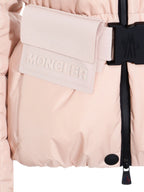 Bild der pinken Bouquetin Daunenjacke von Moncler Grenoble für Damen - Saison Herbst-Winter 2025 - Modellansicht 4