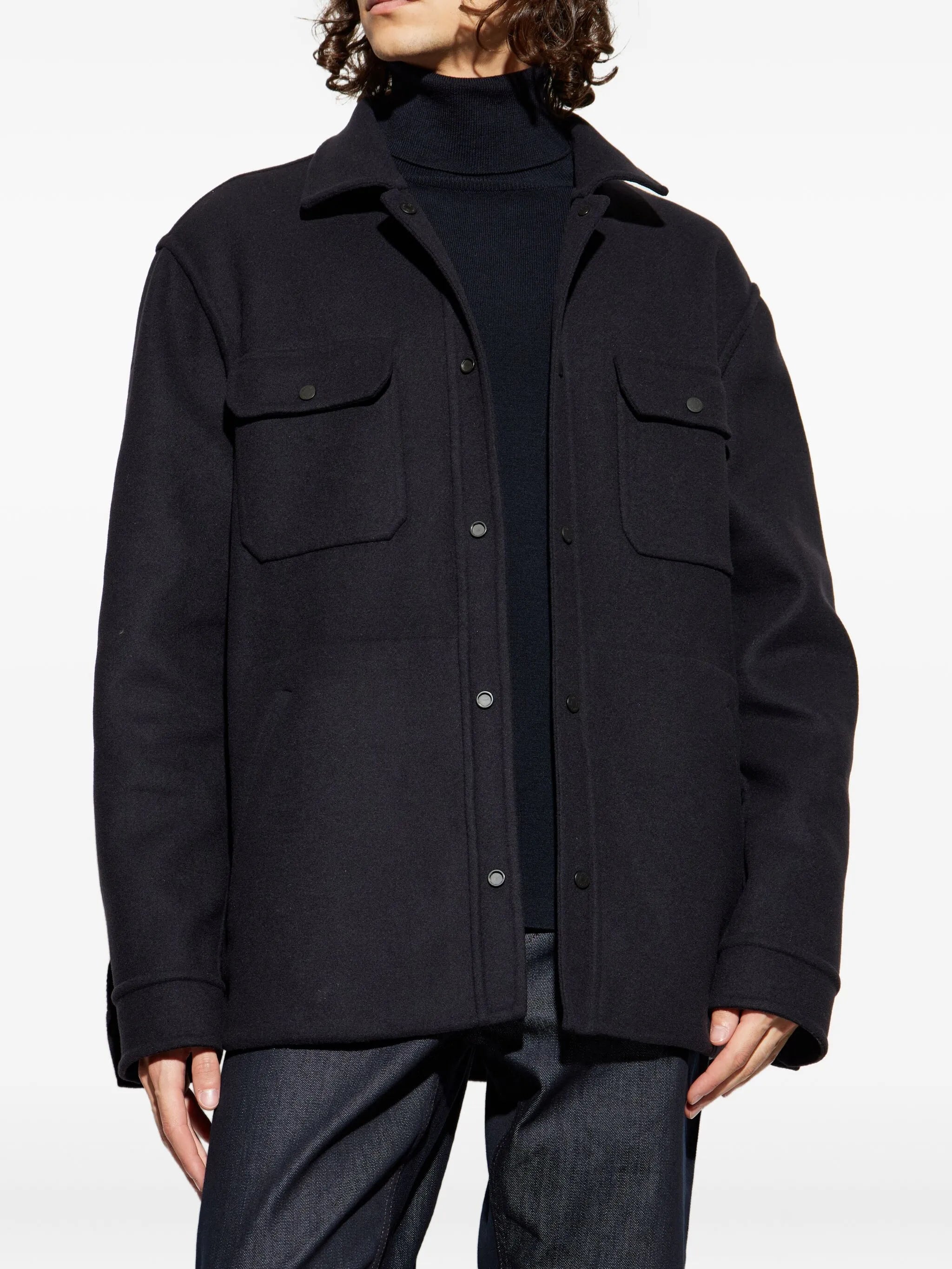 モンクレールのタグニットネイビージャケットの画像（男性用）- 2025年秋冬シーズン - モデルビュー2